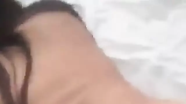 Kırgız esmer, kocasıyla birlikte boşalıyor.
